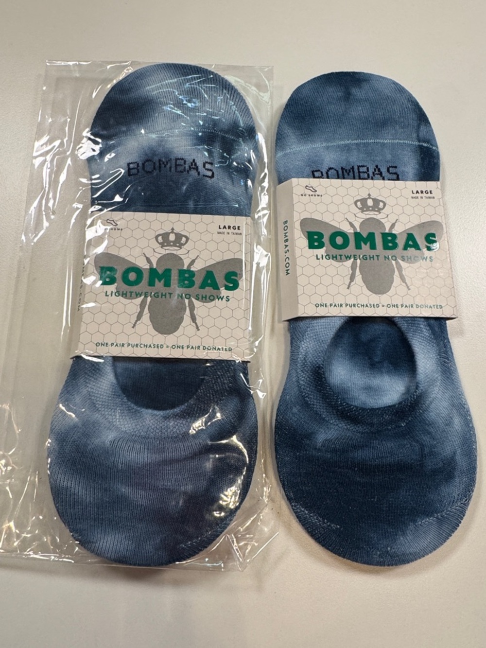 Bombas NWT Tie Dye No Show Socks 2 PR SZ: Large fits women 7-9 Color: Blue